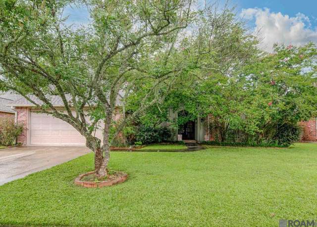Property at 27019 Regency Park Dr, Denham Springs, LA 70726, 3 beds, 2.5 baths