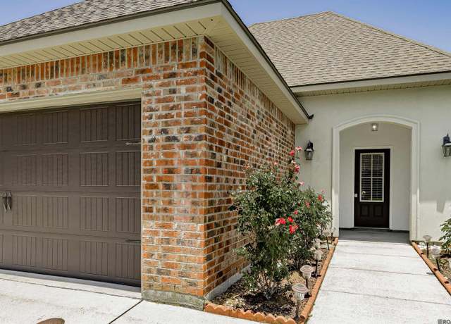Property at 16255 White Rose Dr, Saint George, LA 70817, 3 beds, 2 baths