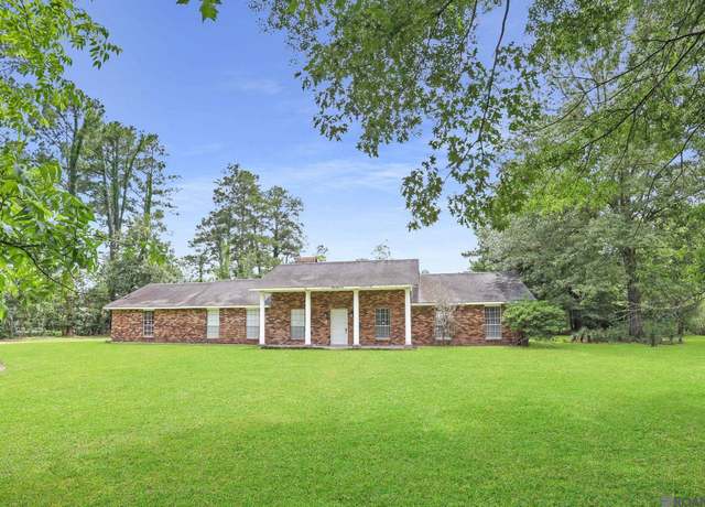 Property at 9556 Fairway Dr, Denham Springs, LA 70726, 4 beds, 2.5 baths