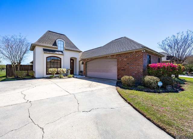 Property at 10714 Hillbrook Ave, Baton Rouge, LA 70810, 3 beds, 2 baths