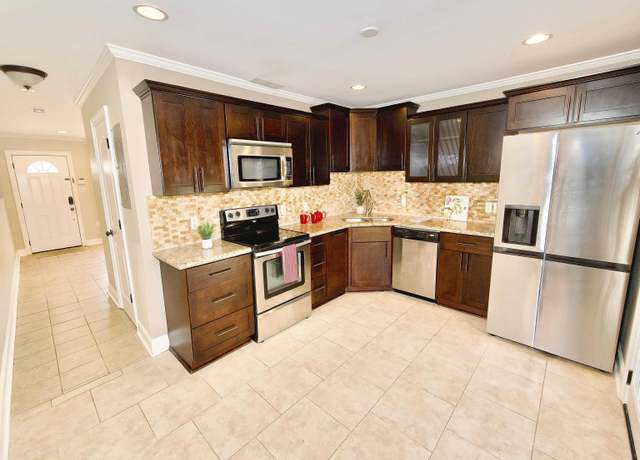 Property at 12138 Coursey Bl Blvd #2, Baton Rouge, LA 70816, 2 beds, 1.5 baths