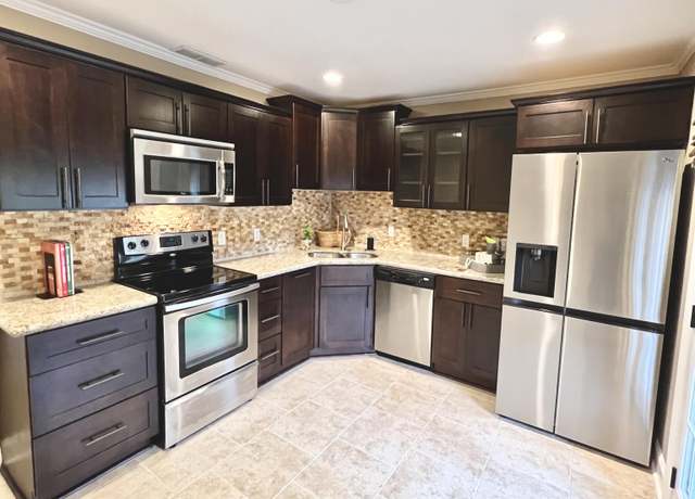Property at 12138 Coursey Bl Blvd #2, Baton Rouge, LA 70816, 2 beds, 1.5 baths