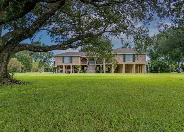 Property at 381 Highridge Dr, Houma, LA 70363, 3 beds, 2.5 baths