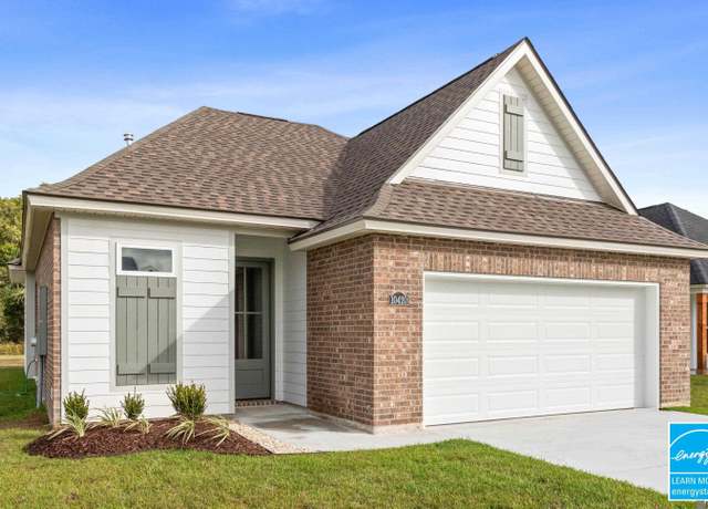 Property at 10420 Highland Lakes Dr, Denham Springs, LA 70726, 3 beds, 2 baths
