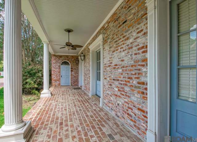 Property at 926 Crown Aly, Baton Rouge, LA 70806, 4 beds, 2.5 baths