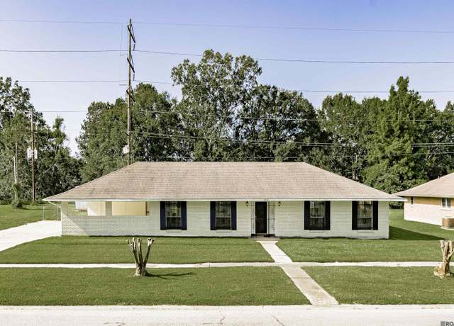 Property at 14704 Breton Dr, Baton Rouge, LA 70816, 3 beds, 2 baths