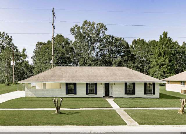 Property at 14704 Breton Dr, Baton Rouge, LA 70816, 3 beds, 2 baths