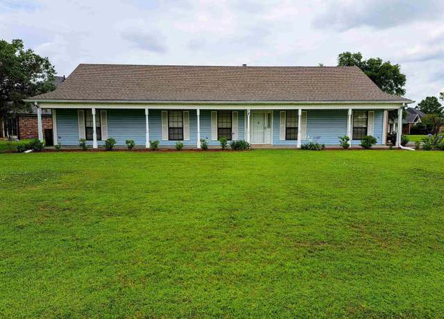Property at 18 Waverley Way, Houma, LA 70360, 3 beds, 2.5 baths