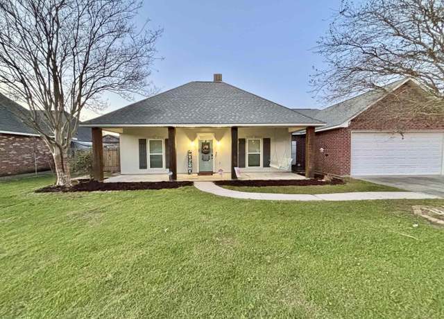 Property at 8019 Fitzgerald Dr, Denham Springs, LA 70706, 3 beds, 2 baths