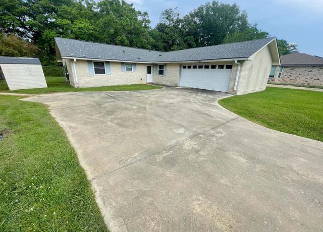Property at 8651 Shadow Spring Blvd, Denham Springs, LA 70726, 3 beds, 2 baths