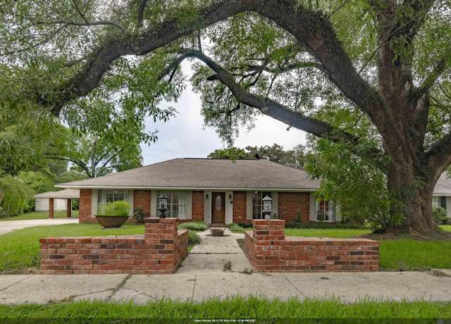Property at 3616 S Lakeshore Ave, Baton Rouge, LA 70808, 4 beds, 2.5 baths