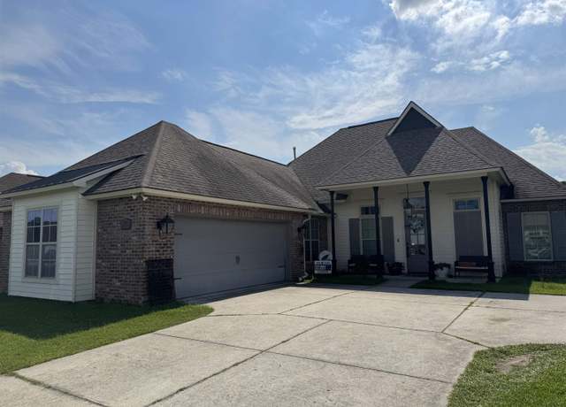 Property at 2929 Meadow Grove Ave, Zachary, LA 70791, 3 beds, 2 baths