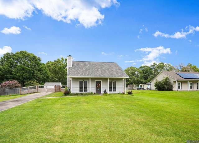 Property at 10775 Crossover Rd, Denham Springs, LA 70726, 3 beds, 2 baths
