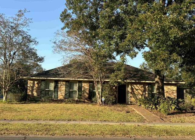 Property at 12511 E Robinhood Dr, Baton Rouge, LA 70815, 4 beds, 2 baths