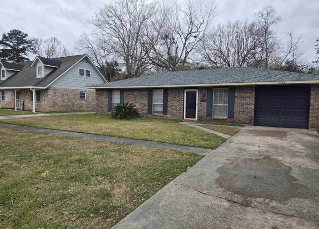Property at 3033 Vancouver Dr, Baton Rouge, LA 70819, 3 beds, 2 baths