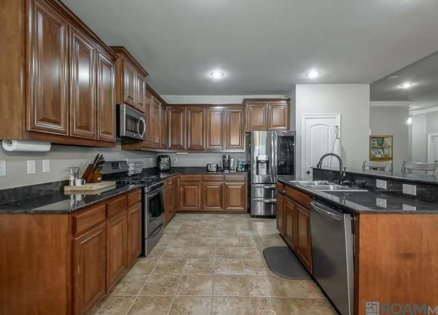 Property at 14508 Garnet Dr, Gonzales, LA 70737, 4 beds, 2 baths