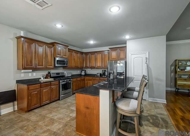 Property at 14508 Garnet Dr, Gonzales, LA 70737, 4 beds, 2 baths