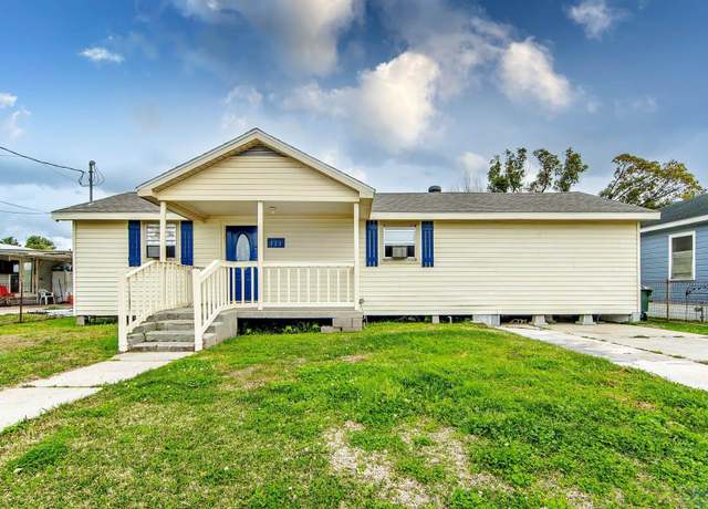 Property at 111 Roselawn Ave, Houma, LA 70363, 3 beds, 2 baths