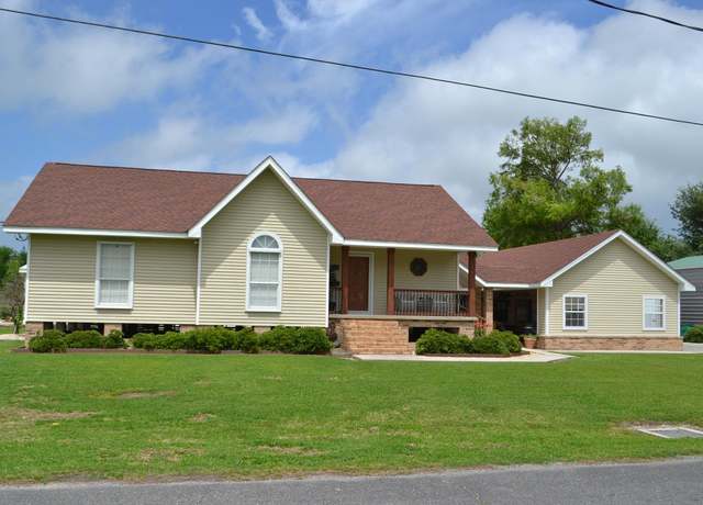 Property at 174 West 214th St, Galliano, LA 70354, 3 beds, 2 baths