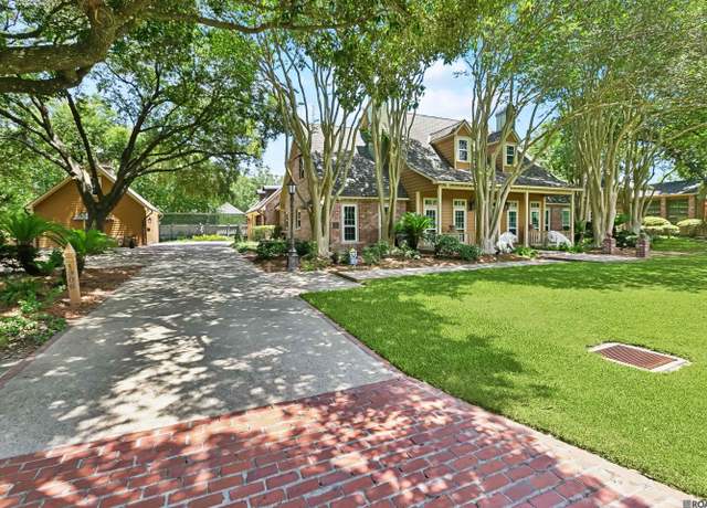 Property at 1906 Lansdown Dr, Port Allen, LA 70767, 4 beds, 2.5 baths
