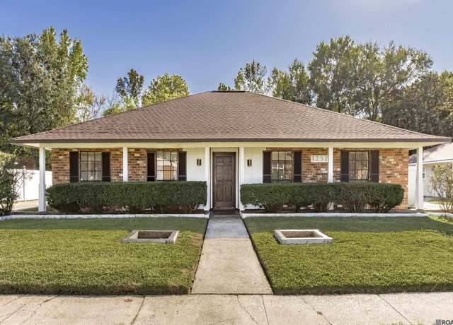 Property at 12522 Country Ridge Ave, Baton Rouge, LA 70816, 4 beds, 2.5 baths