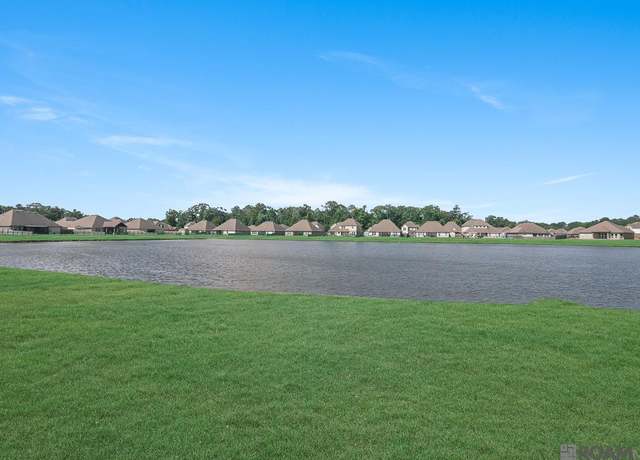 Property at 17527 Eagles Perch Dr, Prairieville, LA 70769, 5 beds, 3 baths