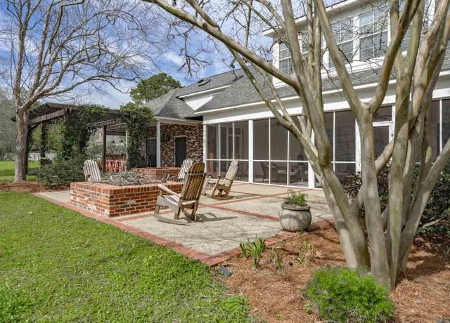 Property at 2806 Dakin Ave, Baton Rouge, LA 70820, 4 beds, 4.5 baths