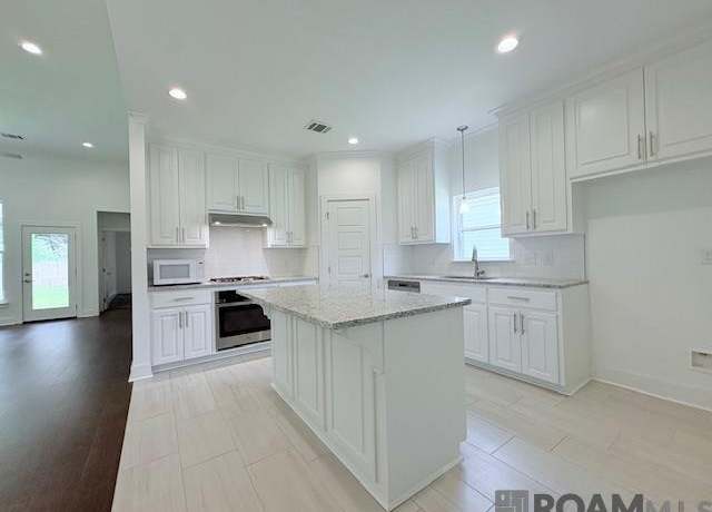 Property at 22841 Balsam Dr, Denham Springs, LA 70726, 3 beds, 2 baths