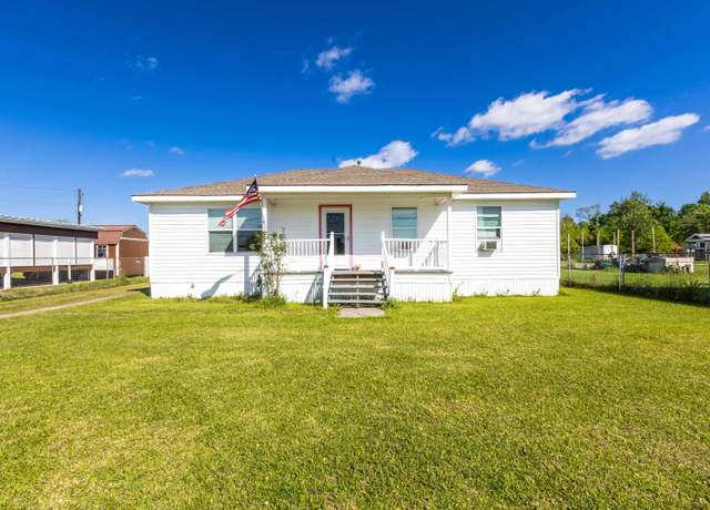 Property at 3811 Grand Caillou Rd, Houma, LA 70363, 3 beds, 2.5 baths
