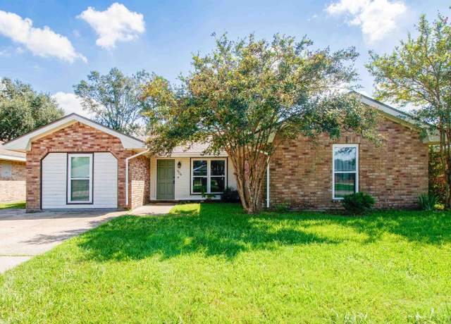 Property at 404 Louis Dr, Houma, LA 70364, 3 beds, 2 baths