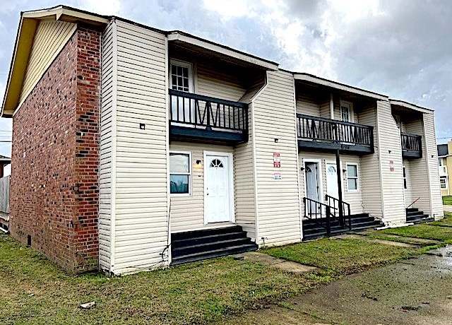 Property at 725 Woodland Dr, Laplace, LA 70068