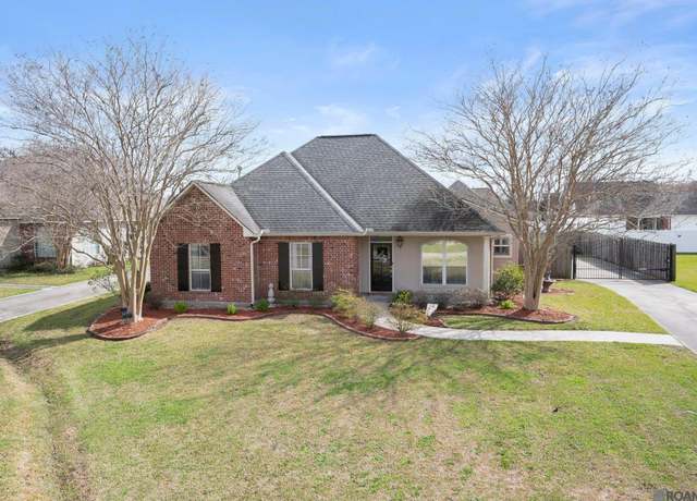 Property at 42159 Sandstone Dr, Prairieville, LA 70769, 3 beds, 2 baths