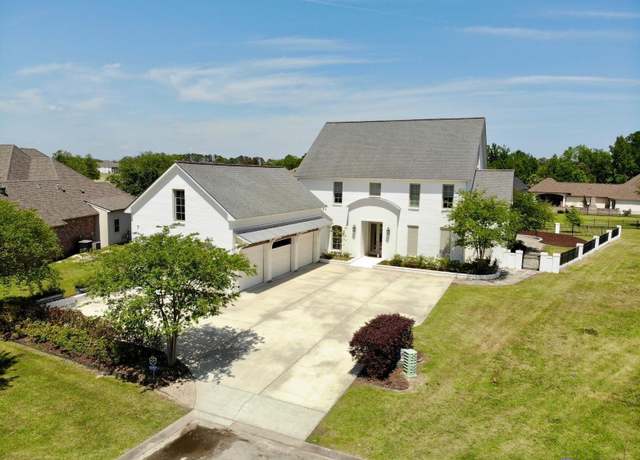 Property at 25601 Oakmont Ct, Denham Springs, LA 70726, 4 beds, 3.5 baths