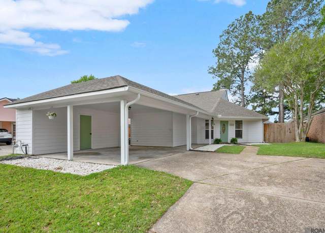 Property at 1636 W Fairview Dr, Baton Rouge, LA 70816, 3 beds, 2 baths