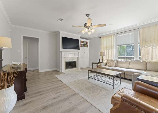 Property at 3978 Meadow Ridge Dr, Baton Rouge, LA 70817, 3 beds, 2 baths