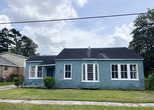 Property at 2410 Willow St, Baton Rouge, LA 70802, 4 beds, 1.5 baths