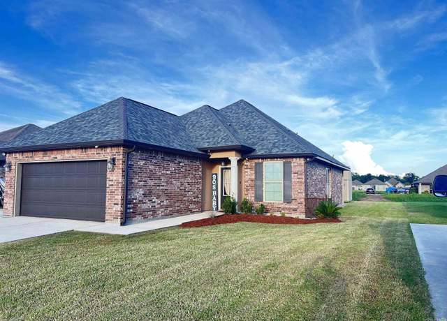 Property at 150 Petal Ave, Thibodaux, LA 70301, 3 beds, 2 baths