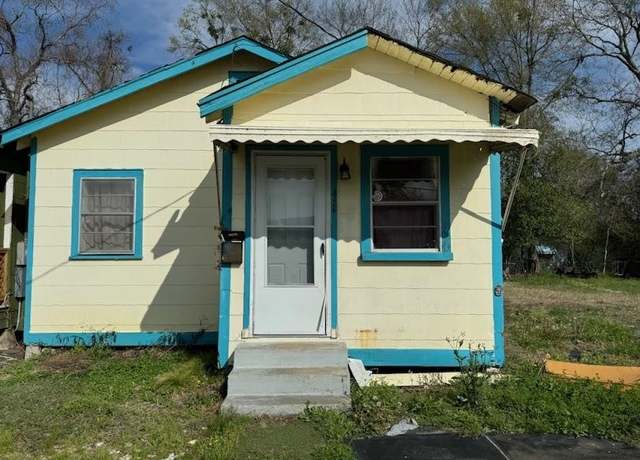 Property at 432 Roselawn Ave, Baton Rouge, LA 70806, 4 beds, 1 bath