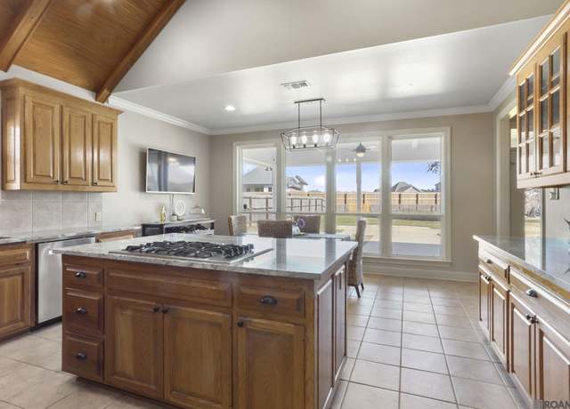 Property at 37140 Longwood Ave, Prairieville, LA 70769, 5 beds, 3.5 baths