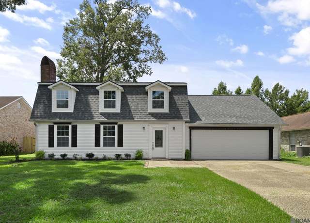 Property at 1426 Weeping Willow Blvd, Denham Springs, LA 70726, 3 beds, 2.5 baths