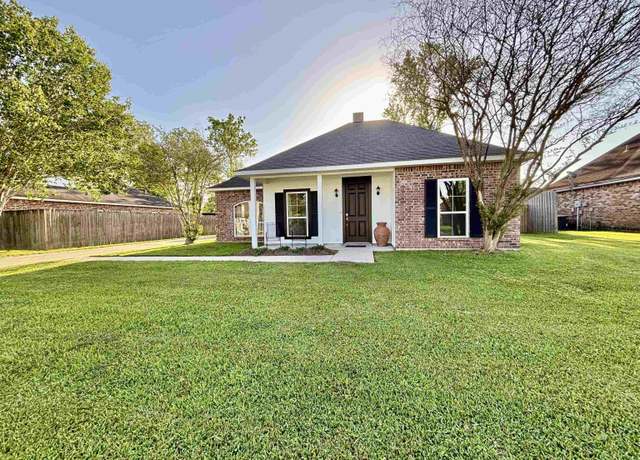 Property at 32528 Cedar Ct, Denham Springs, LA 70706, 3 beds, 2 baths