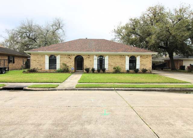 Property at 207 Marshall Dr, Houma, LA 70360, 3 beds, 2 baths