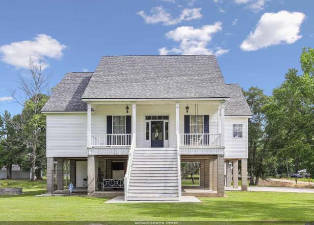 Property at 18313 Leo Causey Rd, Prairieville, LA 70769, 3 beds, 2.5 baths