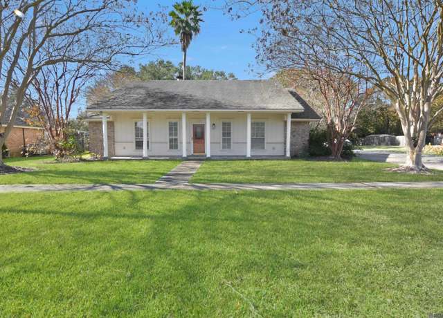 Property at 6553 Maple St, Zachary, LA 70791, 3 beds, 2 baths