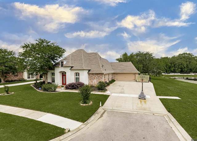 Property at 2095 High Point Dr, Zachary, LA 70791, 4 beds, 3 baths