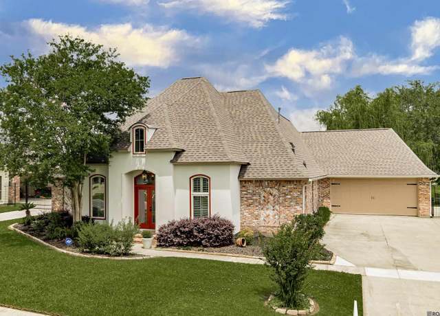Property at 2095 High Point Dr, Zachary, LA 70791, 4 beds, 3 baths