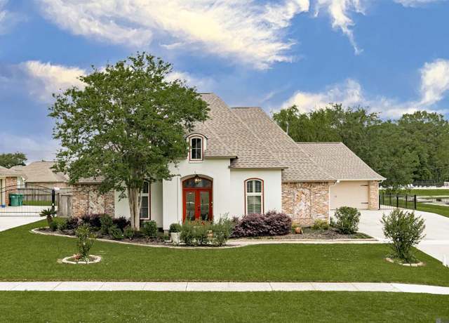 Property at 2095 High Point Dr, Zachary, LA 70791, 4 beds, 3 baths