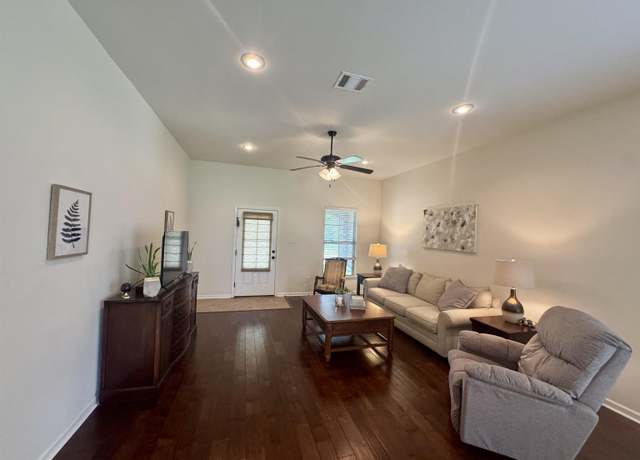 Property at 18341 Sunset Park Dr, Prairieville, LA 70769, 3 beds, 2 baths