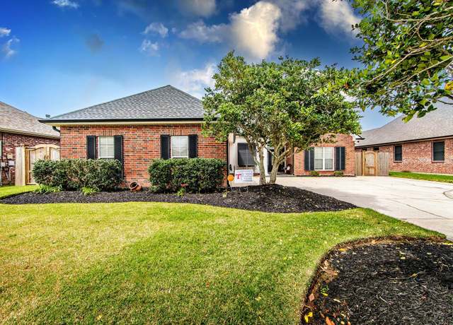 Property at 222 Ravensaide Dr, Houma, LA 70360, 4 beds, 3.5 baths