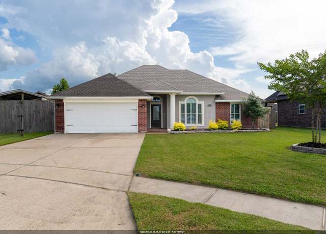 Property at 123 Chartres Ct, Laplace, LA 70068, 3 beds, 2 baths